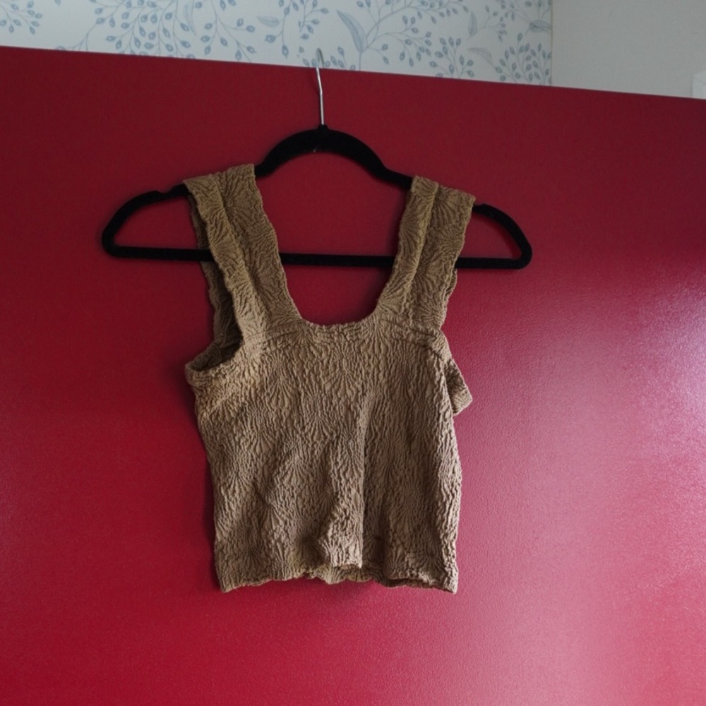 Crop top size small